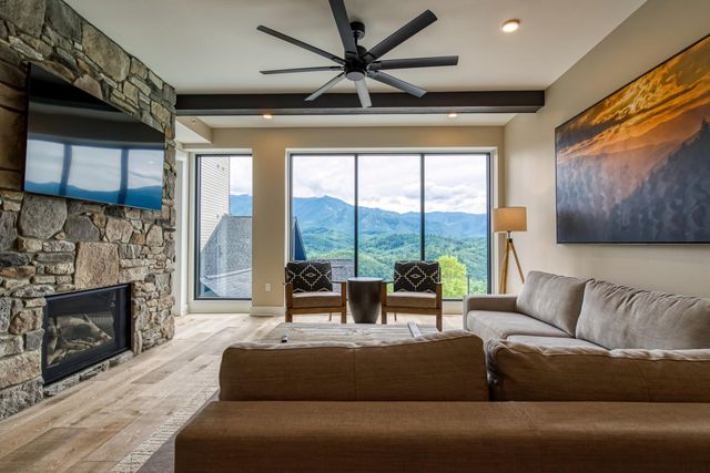 855 Campbell Lead Road, Gatlinburg, TN 37738