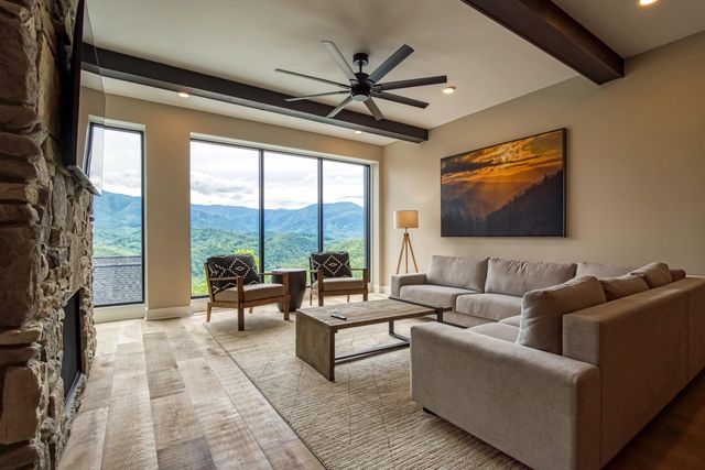 855 Campbell Lead Road, Gatlinburg, TN 37738