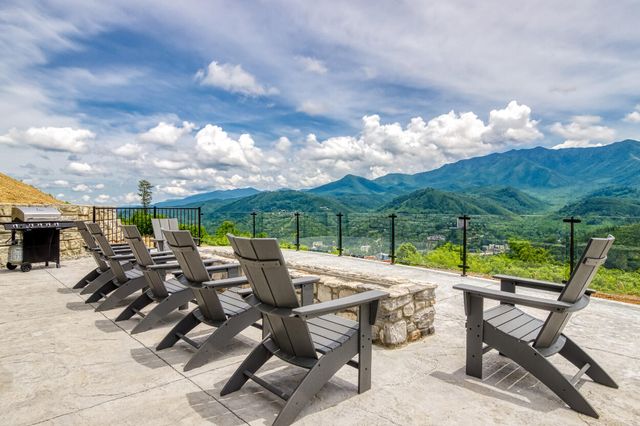 855 Campbell Lead Road, Gatlinburg, TN 37738