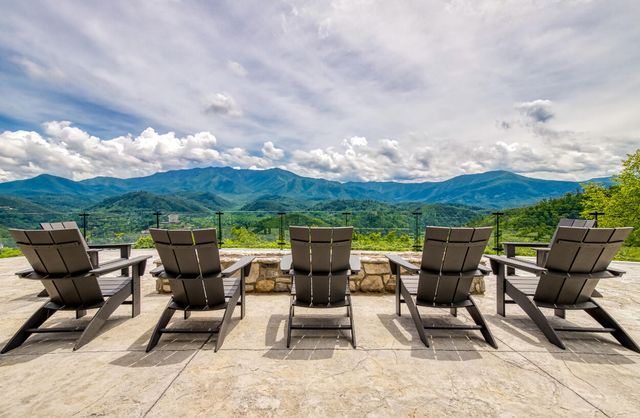 855 Campbell Lead Road, Gatlinburg, TN 37738