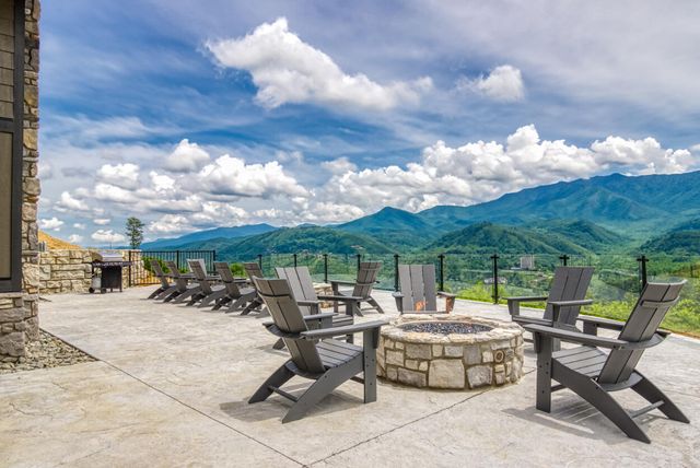 855 Campbell Lead Road, Gatlinburg, TN 37738