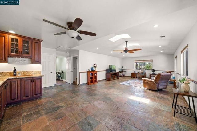 1361 La Vista Ave, Concord, CA 94521