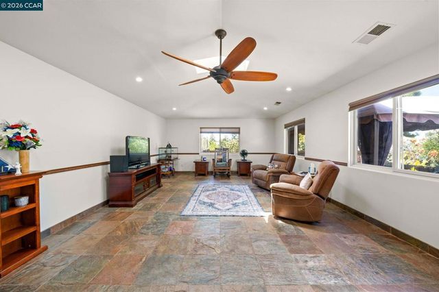 1361 La Vista Ave, Concord, CA 94521