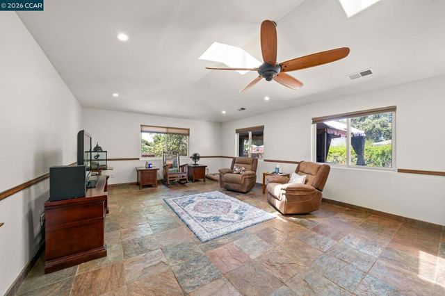 1361 La Vista Ave, Concord, CA 94521