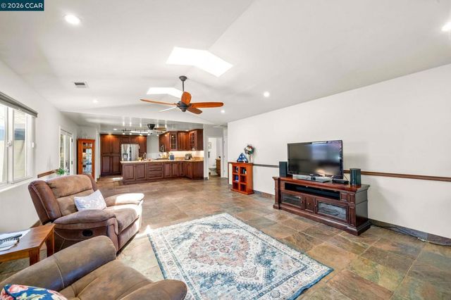 1361 La Vista Ave, Concord, CA 94521