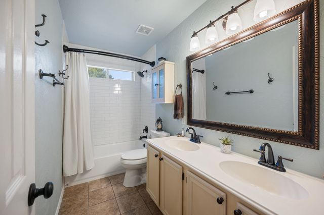 3202 Harbor Pointe Drive, Rowlett, TX 75088