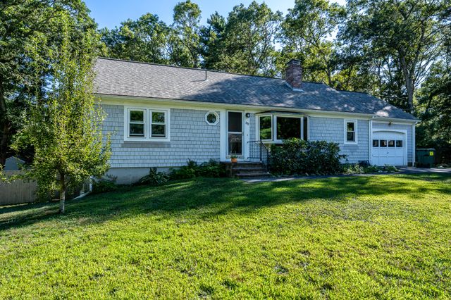382 Mariner Circle, Cotuit, MA 02635