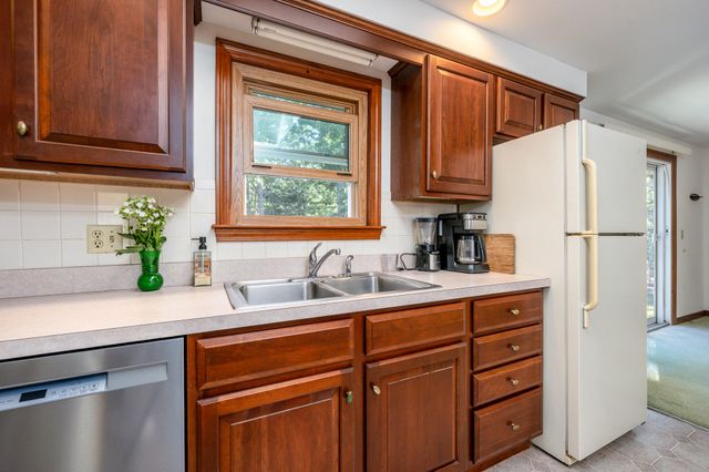 382 Mariner Circle, Cotuit, MA 02635