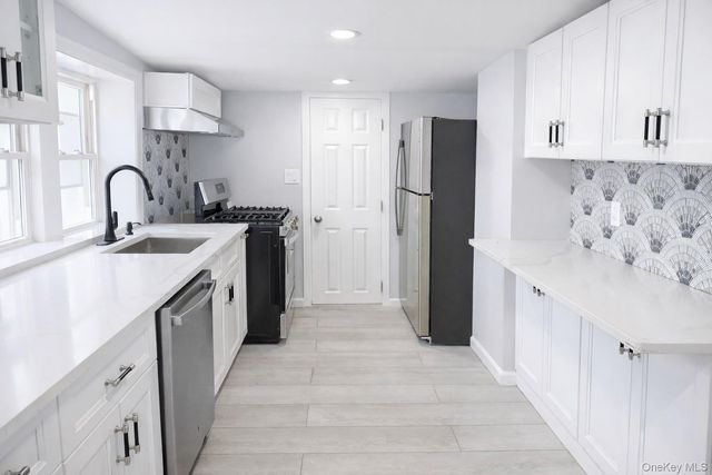 70 S Cottage Street, Valley Stream, NY 11580