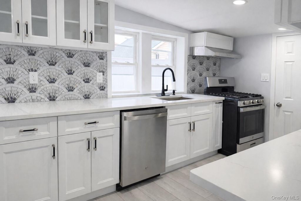 70 S Cottage Street, Valley Stream, NY 11580