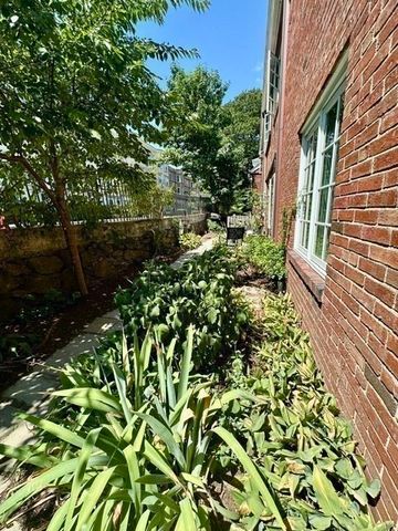 12 Still St. 15, Brookline, MA 02446