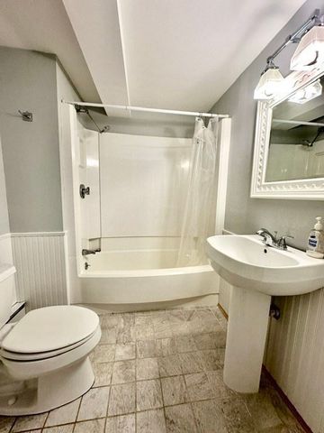 12 Still St. 15, Brookline, MA 02446