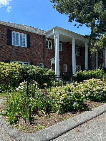 12 Still St. 15, Brookline, MA 02446