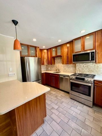12 Still St. 15, Brookline, MA 02446