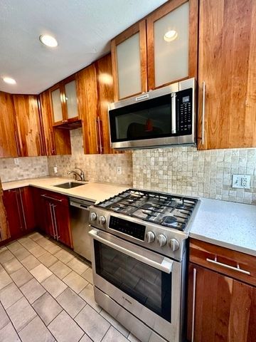 12 Still St. 15, Brookline, MA 02446