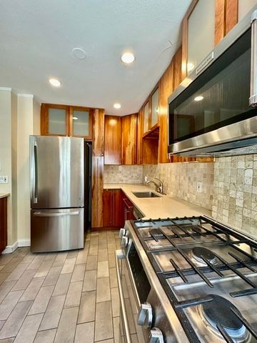 12 Still St. 15, Brookline, MA 02446