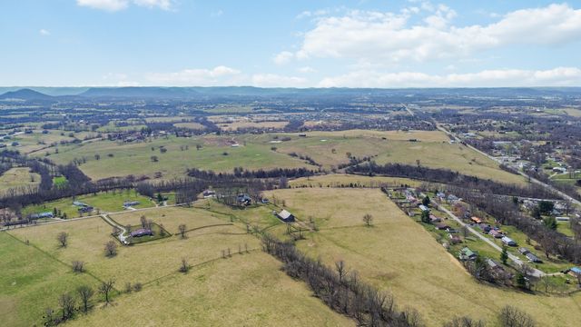 1630 Richmond Road, Berea, KY 40403