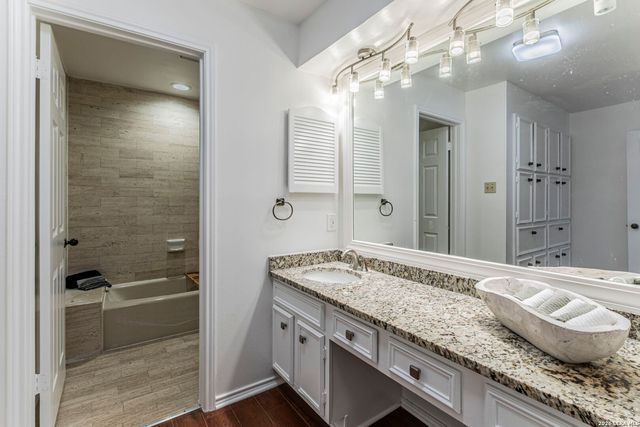 7930 Roanoke Run Apt 207, San Antonio, TX 78240