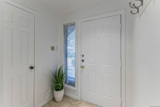 7930 Roanoke Run Apt 207, San Antonio, TX 78240