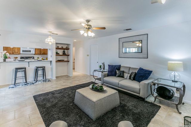 7930 Roanoke Run Apt 207, San Antonio, TX 78240