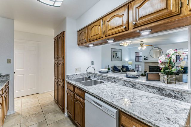 7930 Roanoke Run Apt 207, San Antonio, TX 78240