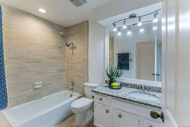 7930 Roanoke Run Apt 207, San Antonio, TX 78240