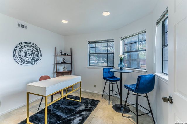 7930 Roanoke Run Apt 207, San Antonio, TX 78240