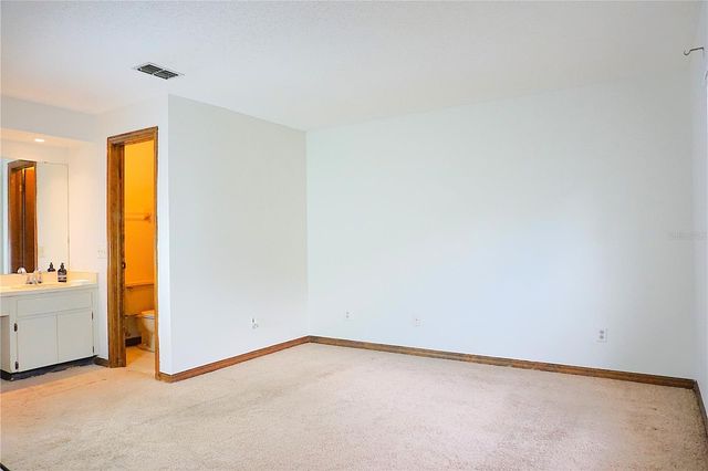 13152 VILLAGE CHASE CIRCLE 1, Tampa, FL 33618