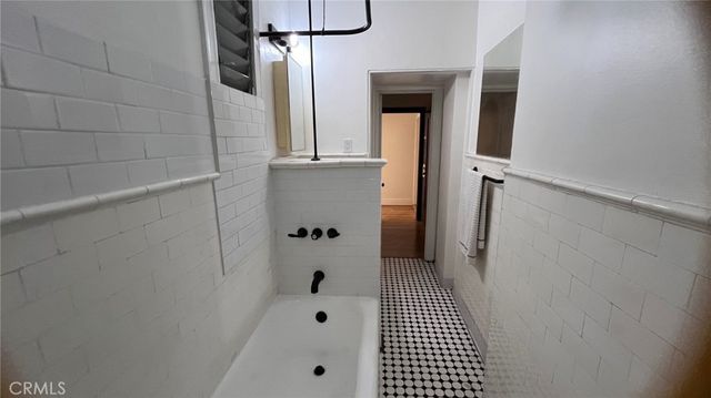 2121 James M Wood Boulevard W 316, Los Angeles, CA 90006