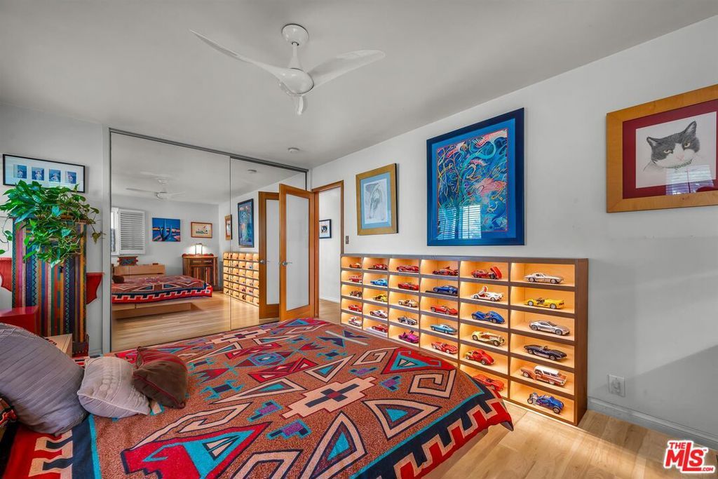 Image 15 of property listing at 2030 Marine Street, Santa Monica, CA 90405