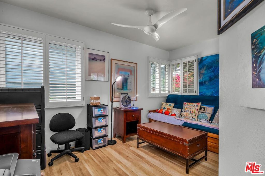 Image 16 of property listing at 2030 Marine Street, Santa Monica, CA 90405