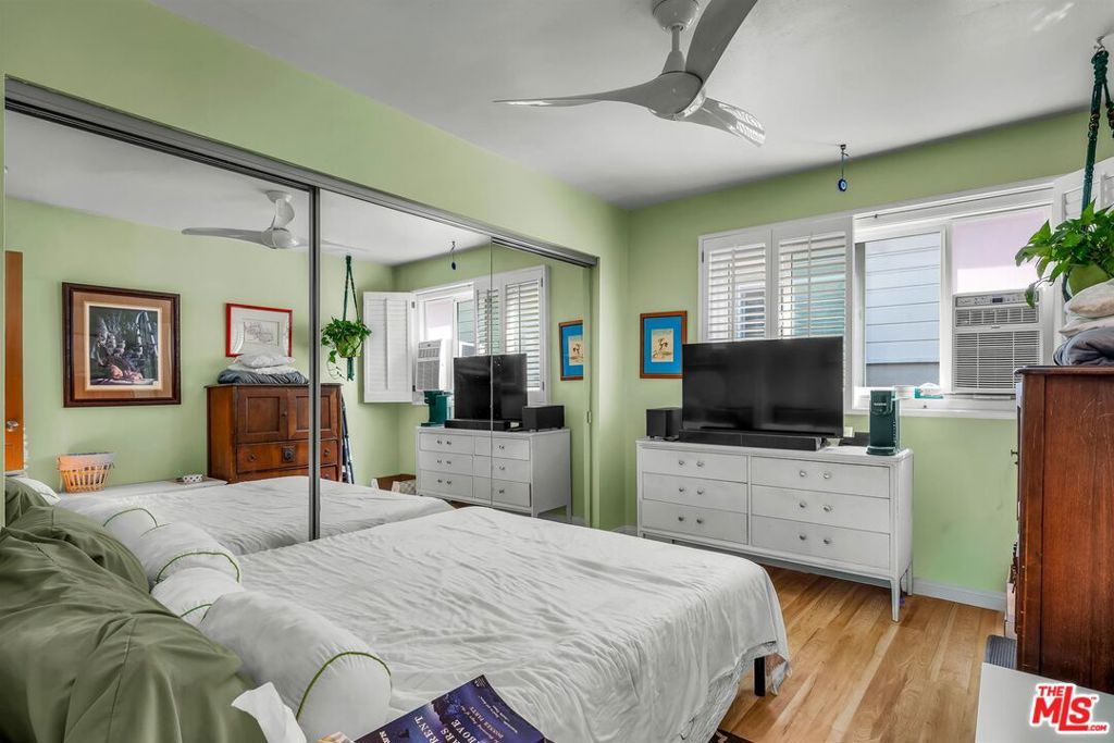 Image 18 of property listing at 2030 Marine Street, Santa Monica, CA 90405