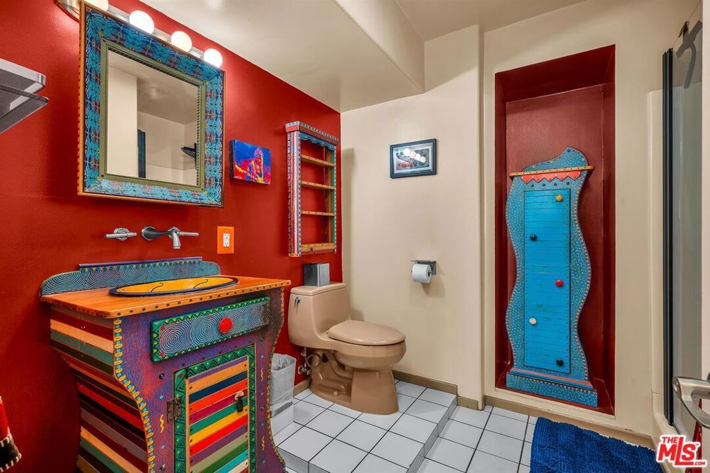 Image 20 of property listing at 2030 Marine Street, Santa Monica, CA 90405