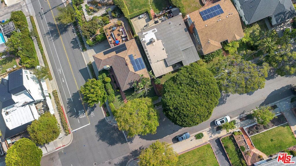 Image 30 of property listing at 2030 Marine Street, Santa Monica, CA 90405