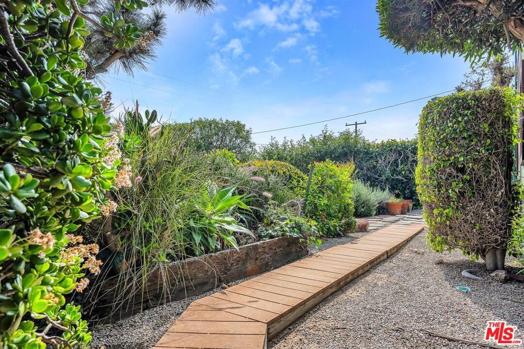 Image 34 of property listing at 2030 Marine Street, Santa Monica, CA 90405