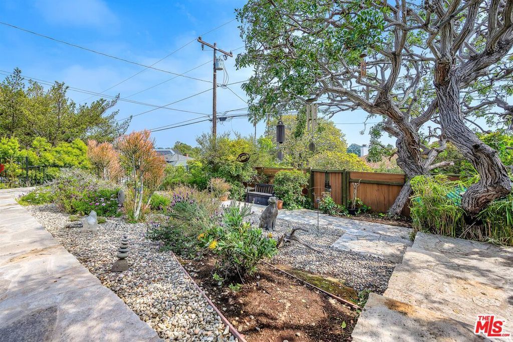 Image 38 of property listing at 2030 Marine Street, Santa Monica, CA 90405