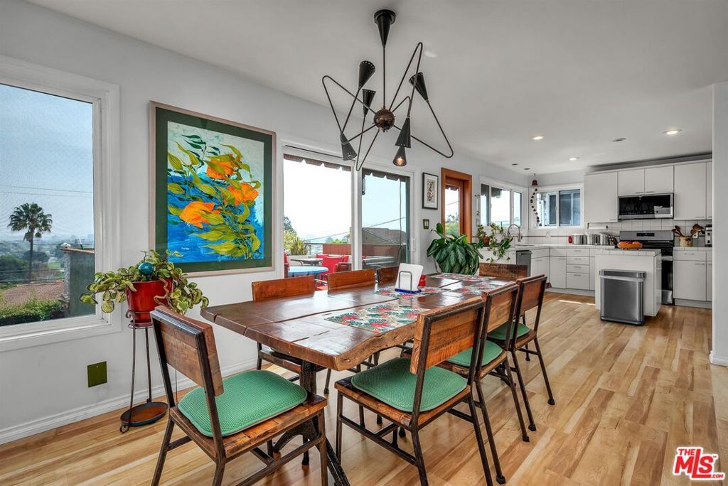 Image 42 of property listing at 2030 Marine Street, Santa Monica, CA 90405