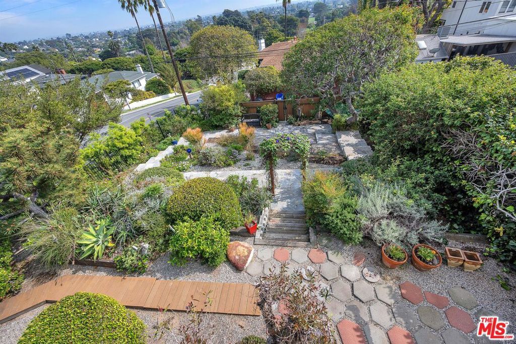 Image 45 of property listing at 2030 Marine Street, Santa Monica, CA 90405