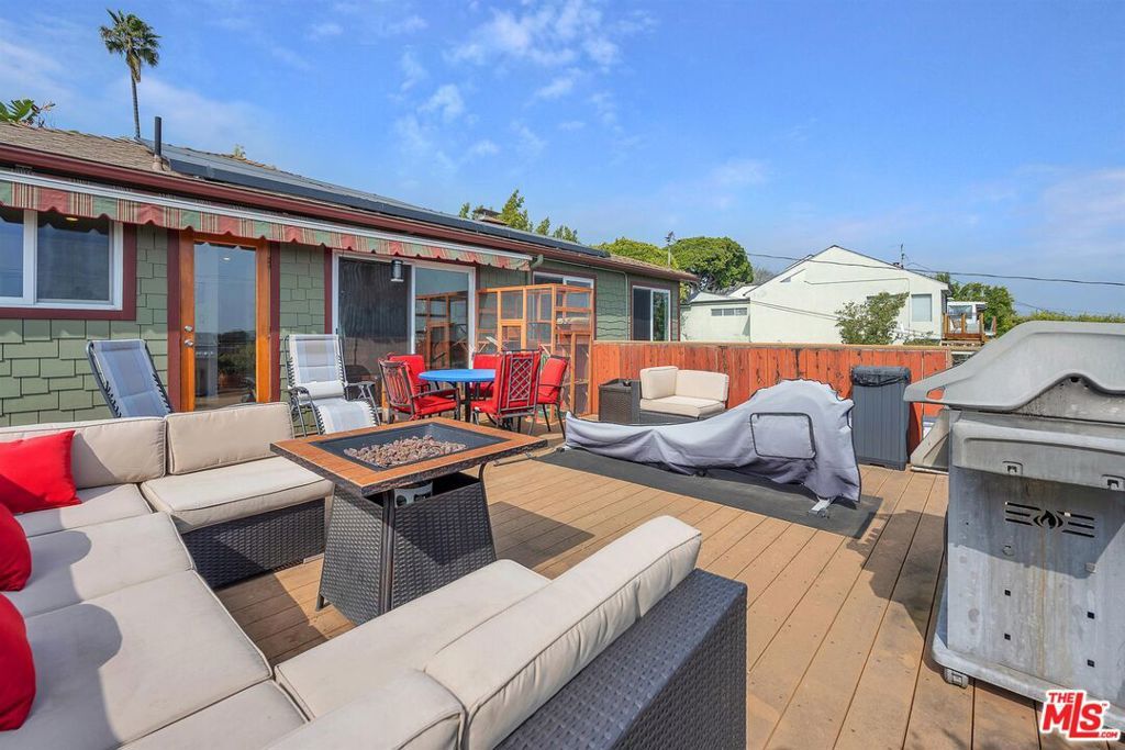 Image 46 of property listing at 2030 Marine Street, Santa Monica, CA 90405