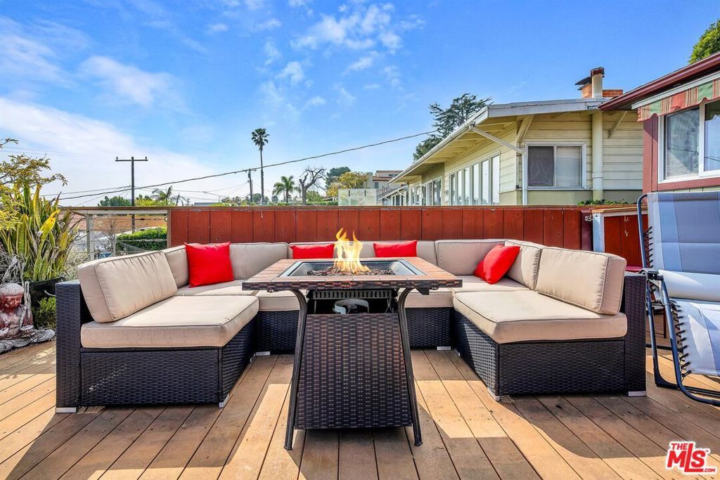 Image 48 of property listing at 2030 Marine Street, Santa Monica, CA 90405