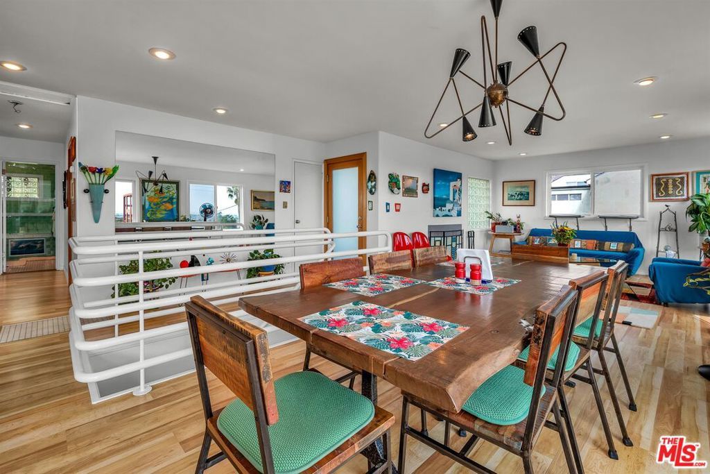 Image 6 of property listing at 2030 Marine Street, Santa Monica, CA 90405