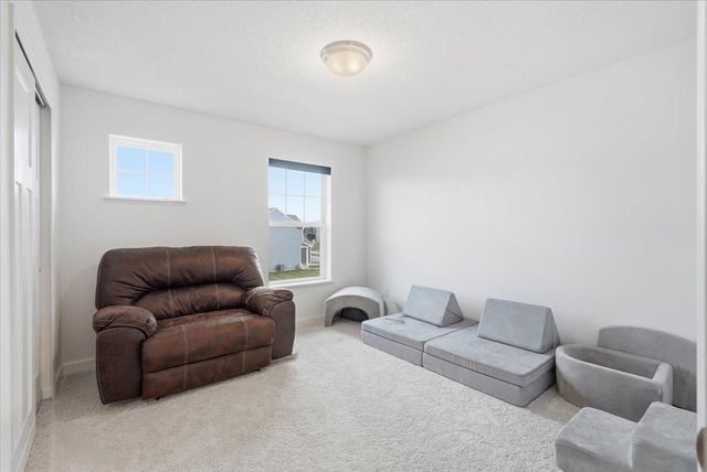 8813 Periwinkle Boulevard, Woodbury, MN 55129