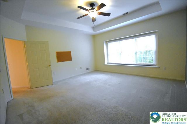 40 Glenmoor Circle North, Palmer Twp, PA 18045