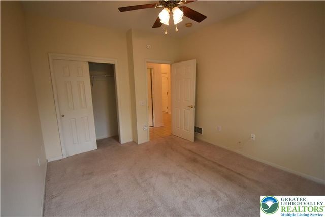 40 Glenmoor Circle North, Palmer Twp, PA 18045