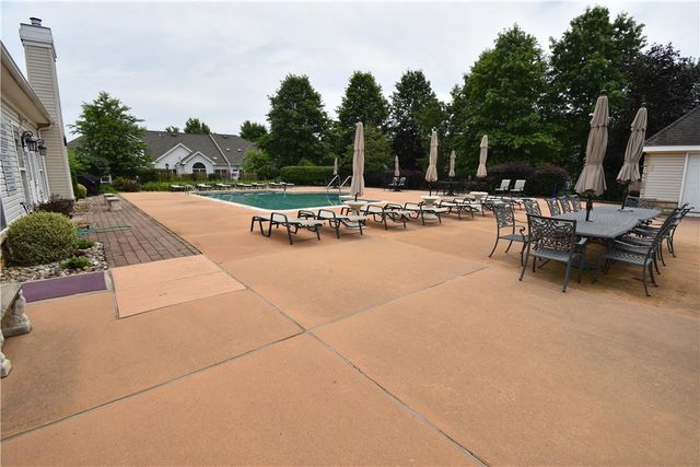 40 Glenmoor Circle North, Palmer Twp, PA 18045