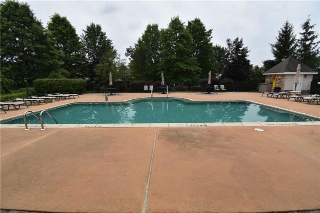 40 Glenmoor Circle North, Palmer Twp, PA 18045