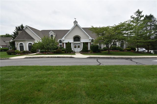 40 Glenmoor Circle North, Palmer Twp, PA 18045