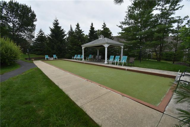 40 Glenmoor Circle North, Palmer Twp, PA 18045
