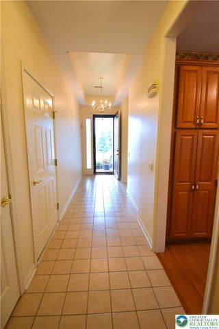 40 Glenmoor Circle North, Palmer Twp, PA 18045