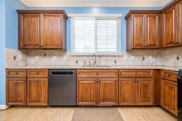 3548 Pointe Drive, Sterling Heights, MI 48314